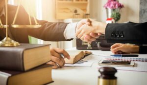 best commercial lawyers in dubai